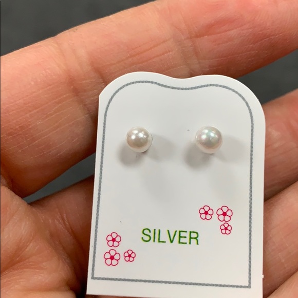Sterling Silver 3,4, 5mm Pearl Girls stud Earrings - Picture 2 of 6